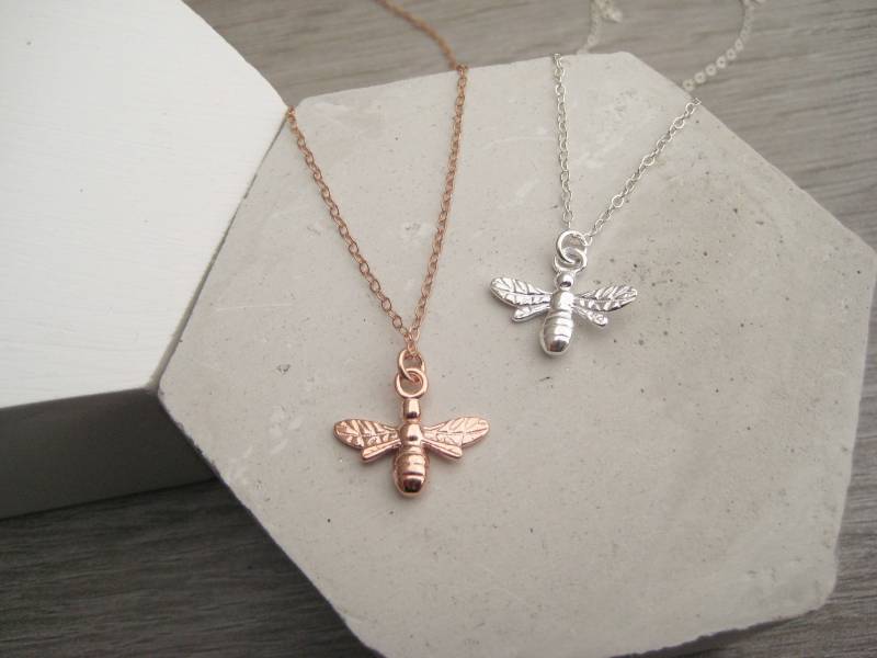 Zierliche Biene Anhänger Sterling Silber Oder Rose Gold Vermeil Halskette Zierliche Biene Anhänger Sterling Silber Oder Rose Gold Vermeil Halskette von SoYouJewellery