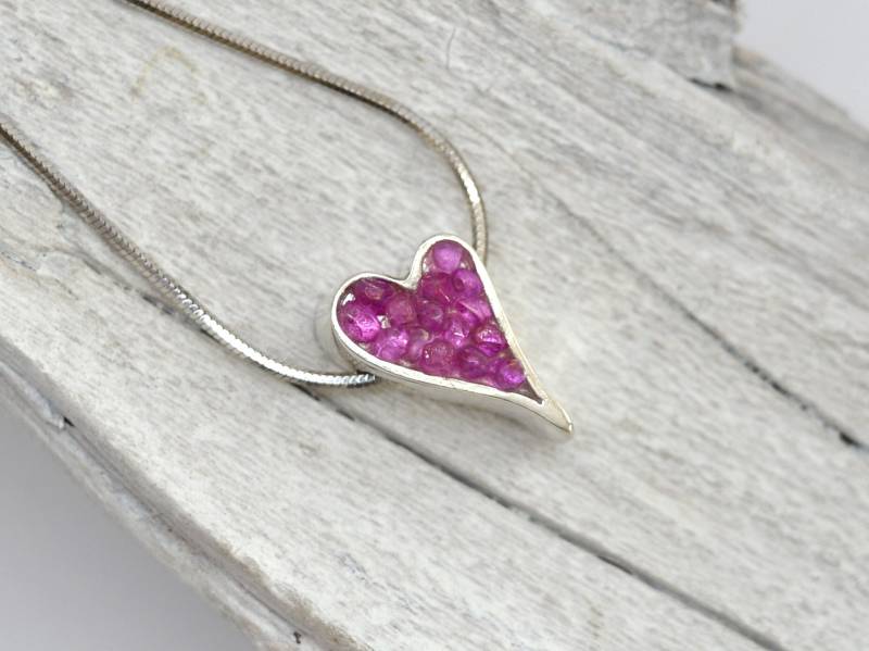 925 Sterling Silber Rubin Herzanhänger, Rohedelstein Anhänger, Rauer Herzanhänger von SoamiJewelry