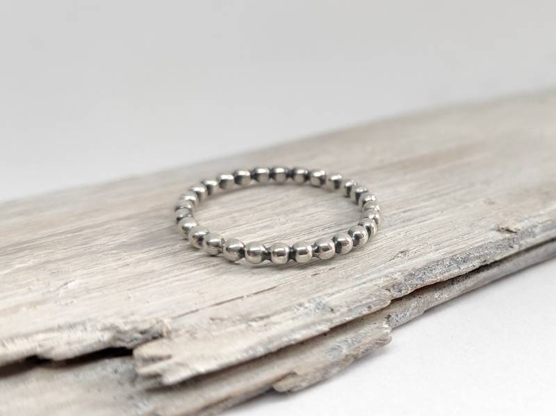 Oxidierter 925 Sterling Silber Kugel-Ring - 2 Mm Breite von Silver8Heart