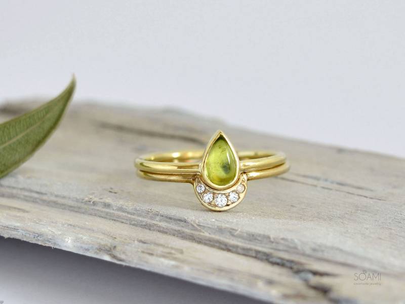 stapelbarer Tränengoldring, Halbmond - Und Tränentropfen-Peridotring, Peridot-Konturring-Set, Olivin-Ring-Set von SoamiJewelry