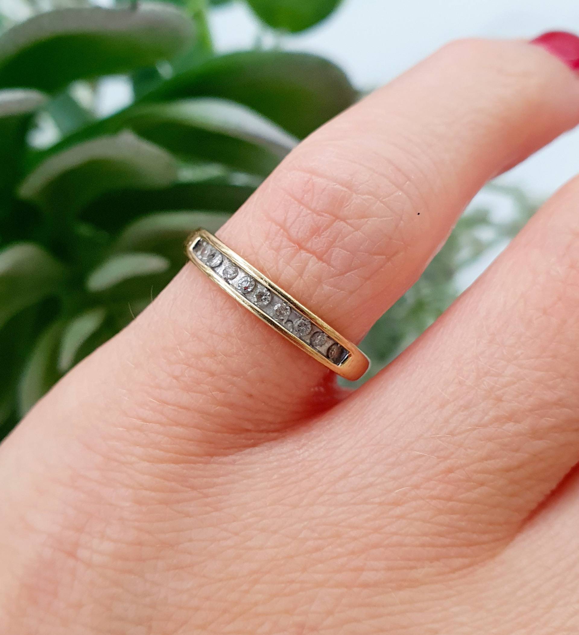 Eternity Ring Aus 9 Karat Gold Mit Diamanten. Größe L | Us 6 Free Resizing. Vintage Schmuck/Schmuck. Ring Eternity Ring Aus 9 Karat Gold Mit Diamanten. Größe L | Us 6 Free Resizing. Vintage Schmuck/Schmuck. Ring von SobelleJewellery