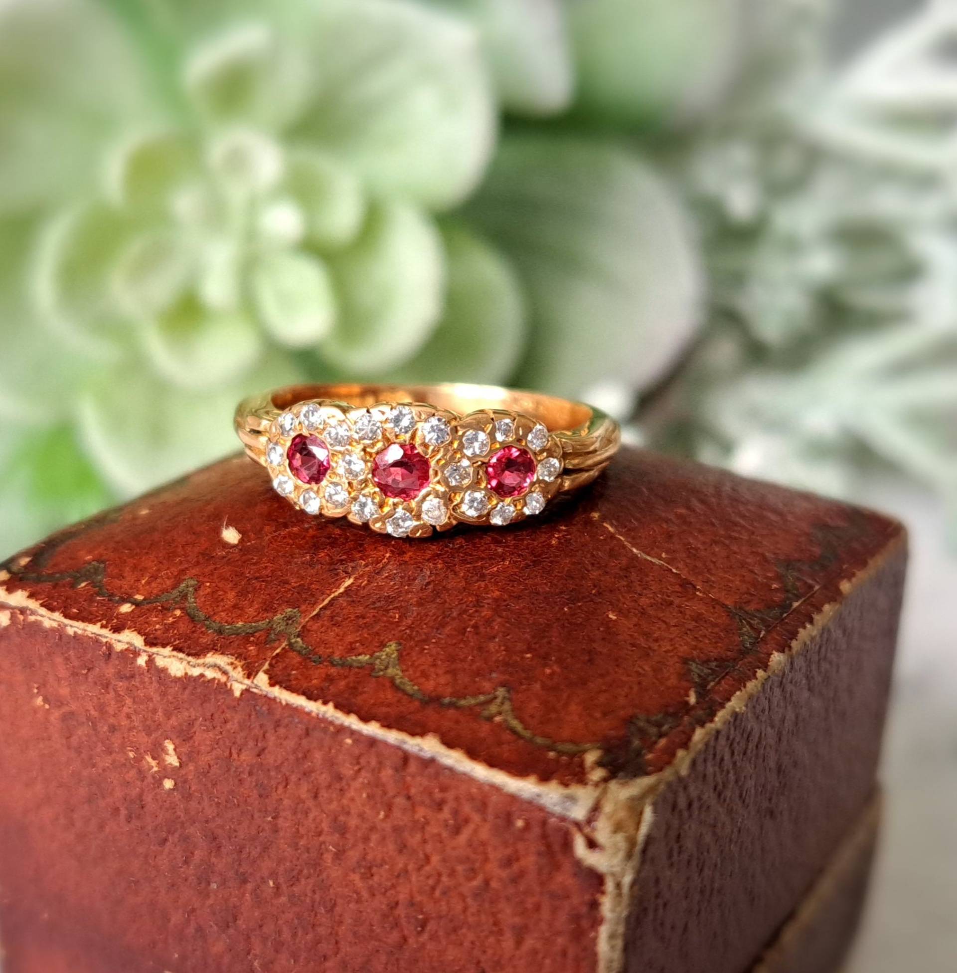 Vintage-Ring Aus 18 Karat Gold, Rubin Und Diamant. Größe O | Eu 56 Kostenlose Größenänderung. Natürlicher Edelstein, Geburtsstein Juli von SobelleJewellery