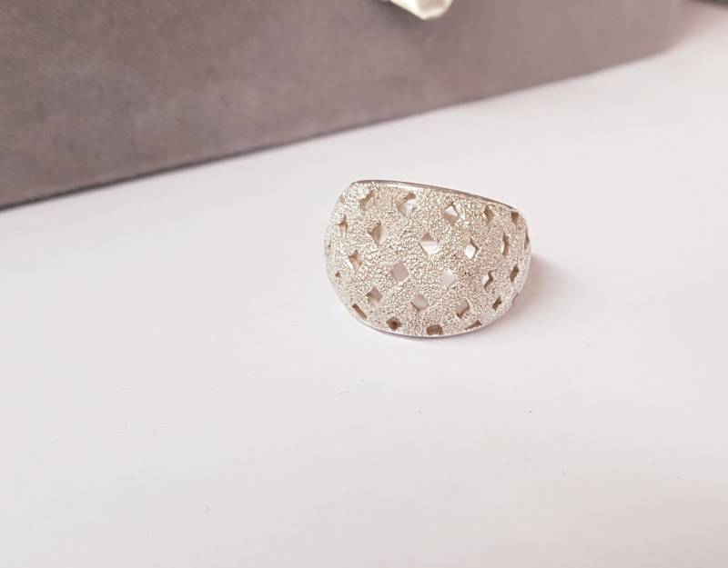 Vintage Gehämmert Sterling Silber Breit Bandring. Größe L | 53. Schmuck/Schmuck Vintage Gehämmert Sterling Silber Breit Bandring. Größe L | 53. Schmuck/Schmuck von SobelleJewellery