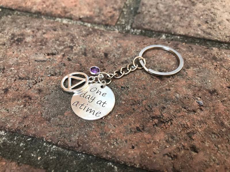 Aa Oder Na Nüchternheit Schlüsselanhänger Schmuck Sponsor Sponsee Weihnachtsgeschenk Nüchterne Jahrestagsgeschenk Erholung Geschenk 12 Schritt Aa Oder Na Nüchternheit Schlüsselanhänger Schmuck Sponsor Sponsee Weihnachtsgeschenk Nüchterne Jahrestagsgeschenk Erholung Geschenk 12 Schritt von SobrietyTribe
