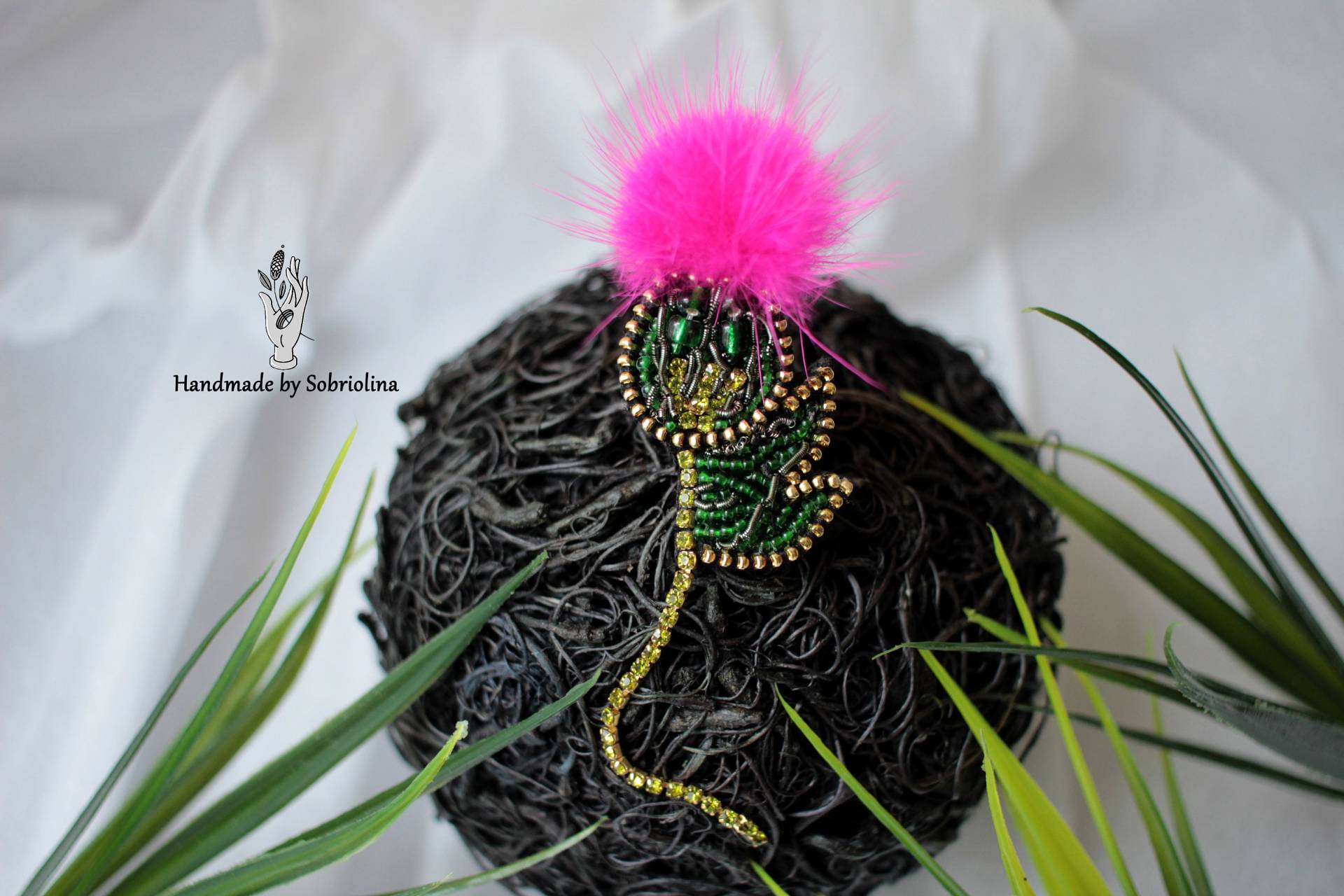 Histle-Brosche/Blumen-Reißverschlussbrosche. Blumenbrosche Aus Gefilzter Wolle Und Natürlichem Fell. Anstecknadel Als Geschenk Für Eine Frau. Pin von Sobriolina