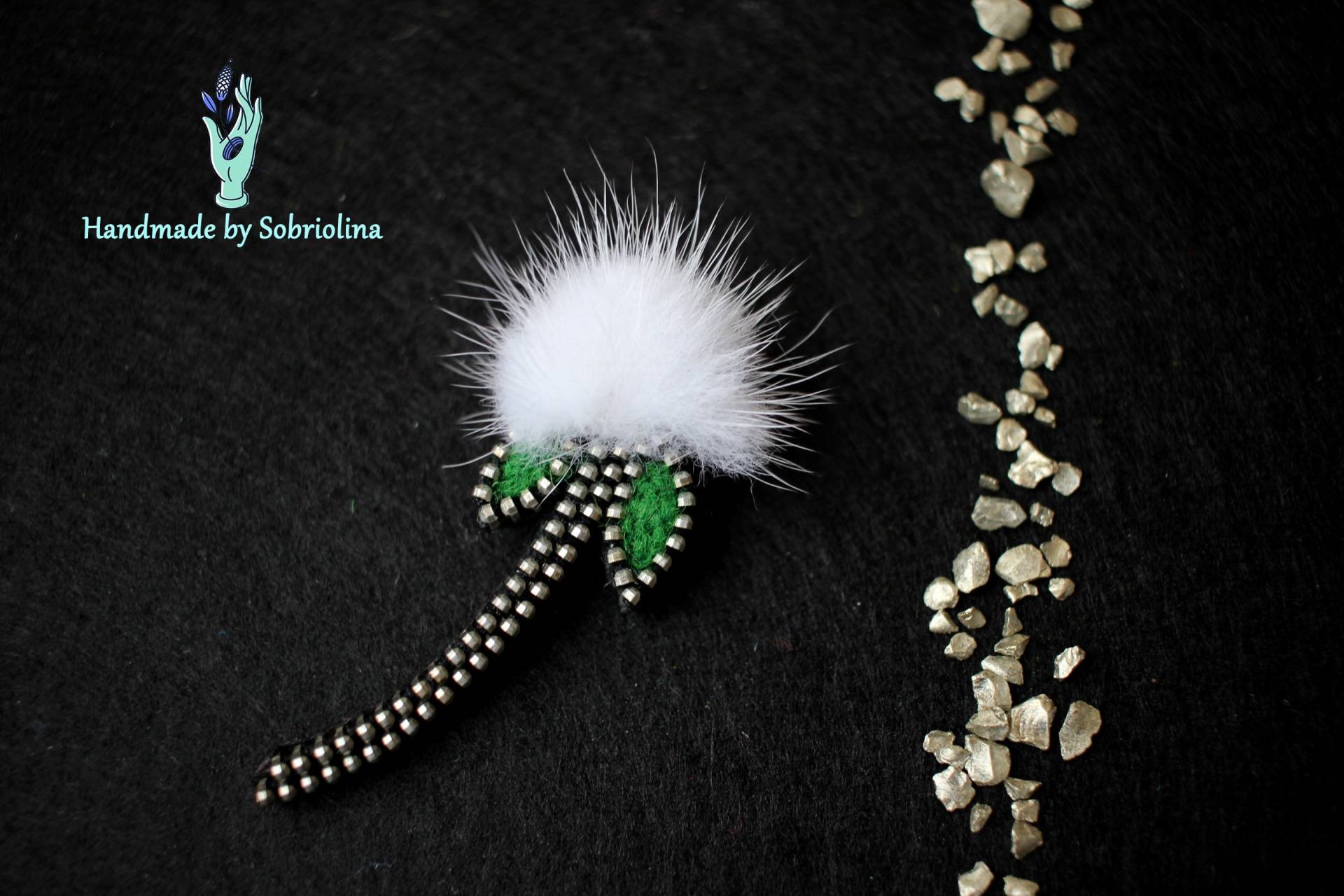 Weißer Blowball - Blumen-Reißverschlussbrosche. Blumenbrosche Aus Gefilzter Wolle Und Naturfell. Pin Geschenk Für Frau Brosche von Sobriolina