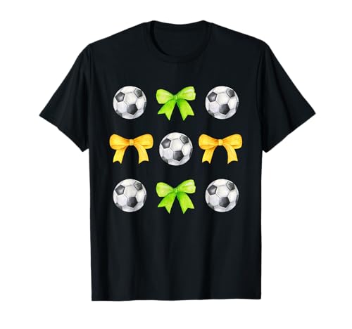 Fußball & Bögen Mädchen Damen Fußballspieler Grün & Gold T-Shirt von Soccer Balls & Bows T-Shirt Co.