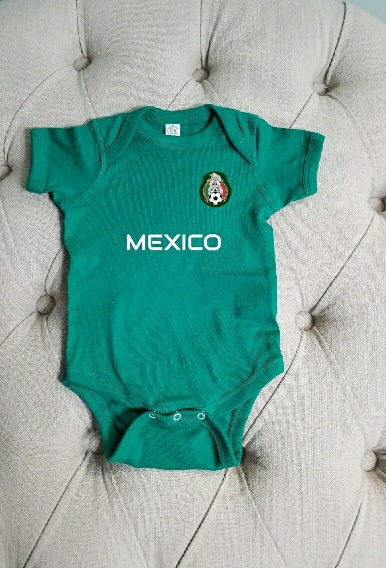 Mexiko 2018 Baby Jersey 6-9 Monate Frei Babynamen Und Nummer von SoccerCity