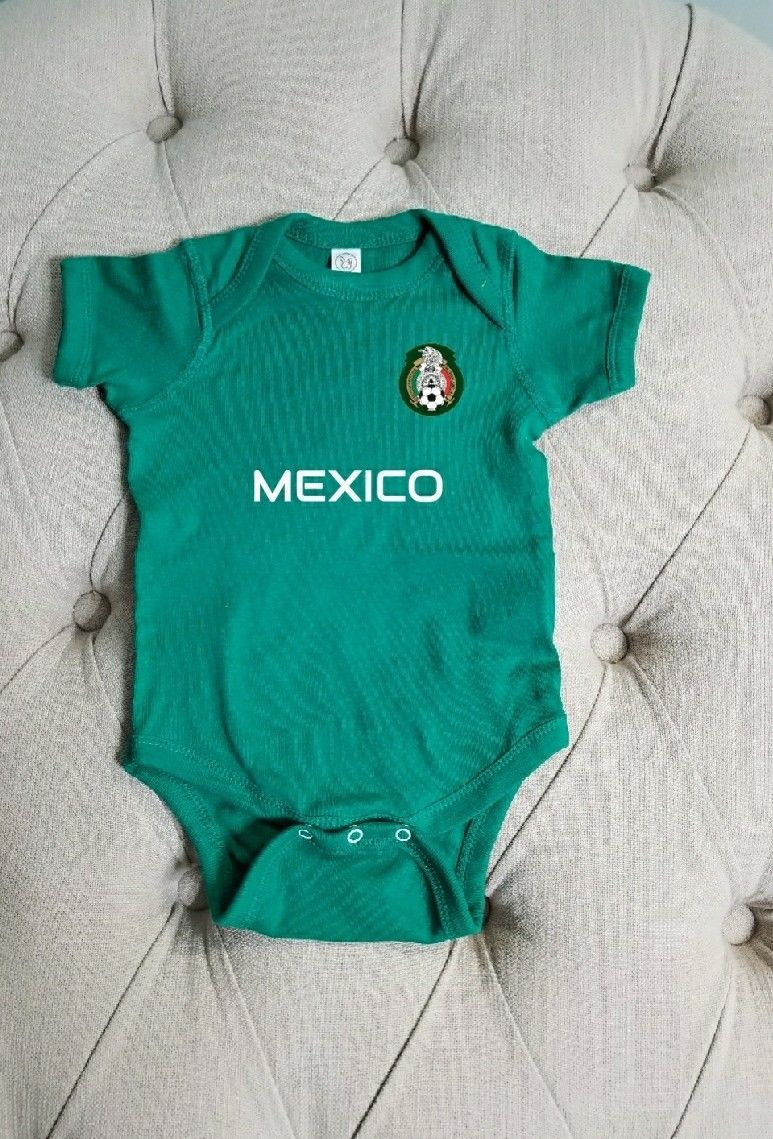 Mexiko 2018 Baby Jersey 6-9 Monate Frei Babynamen Und Nummer von SoccerCity