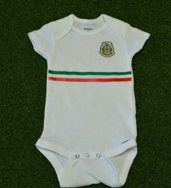 Mexiko 2018 Babytrikot Baby Jersey 6-9 Monate Gratis Name Und Zahl von SoccerCity