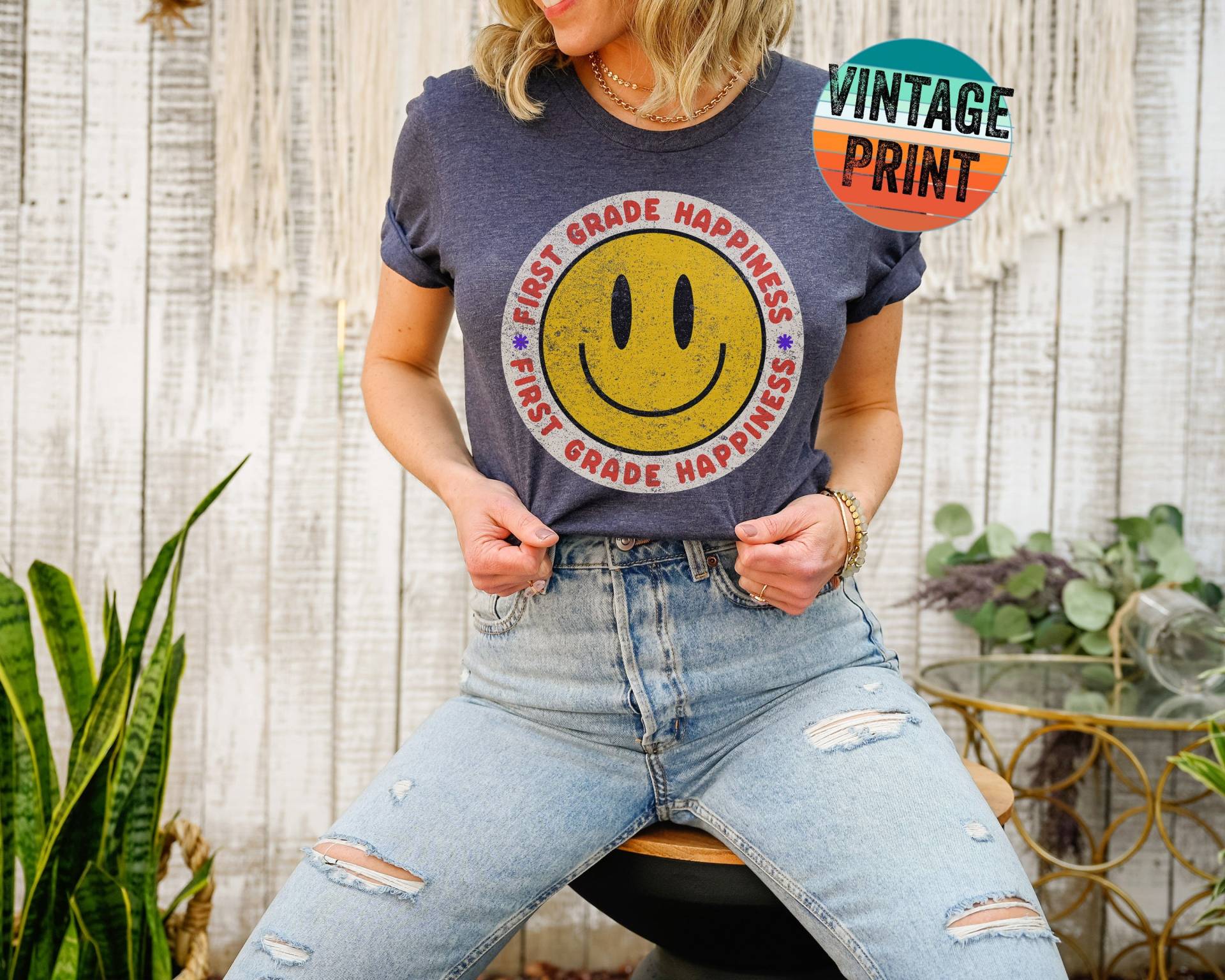 Erstklässler T-Shirts 1. Klasse Geschenk Süßes Teach Love Inspire Back To School 2022 Elementary Smiley Face Retro Neue Schulstufe Erstklässler T-Shirts 1. Klasse Geschenk Süßes Teach Love Inspire Back To School 2022 Elementary Smiley Face Retro Neue Schulstufe von SocialLook
