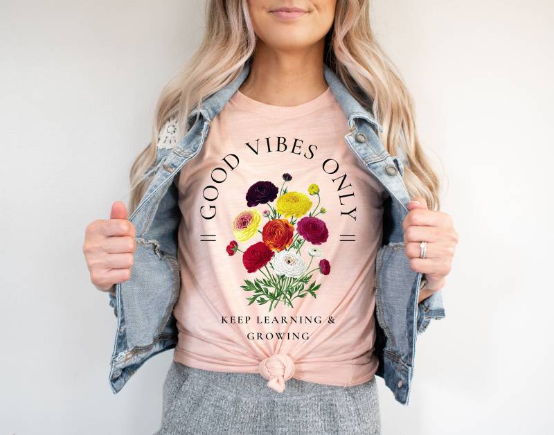 Good Vibes Only Shirt Mental Health Awareness Be Kind To Your Mind Keep Growing Flowers Learning Graduation Geschenk Für Neue Lehrer von SocialLook
