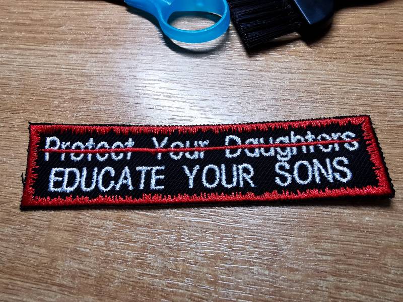 Erziehen Sie Ihre Söhne Nicht, Schützen Töchter Gestickter Aufnäher Patriarchy Feminist Demonst Patch von SocialRebellion