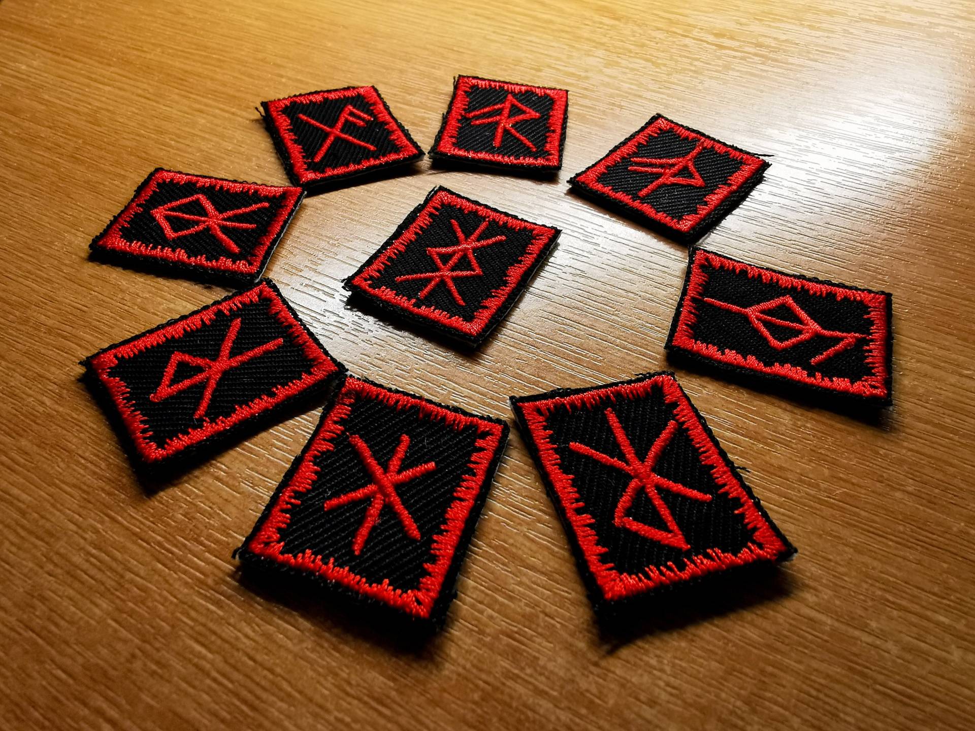 Rote Bindrune Aufnäher Zum Aufbügeln Gestickte Viking Norse Heathenry Bind Runes Rote Bindrune Aufnäher Zum Aufbügeln Gestickte Viking Norse Heathenry Bind Runes von SocialRebellion