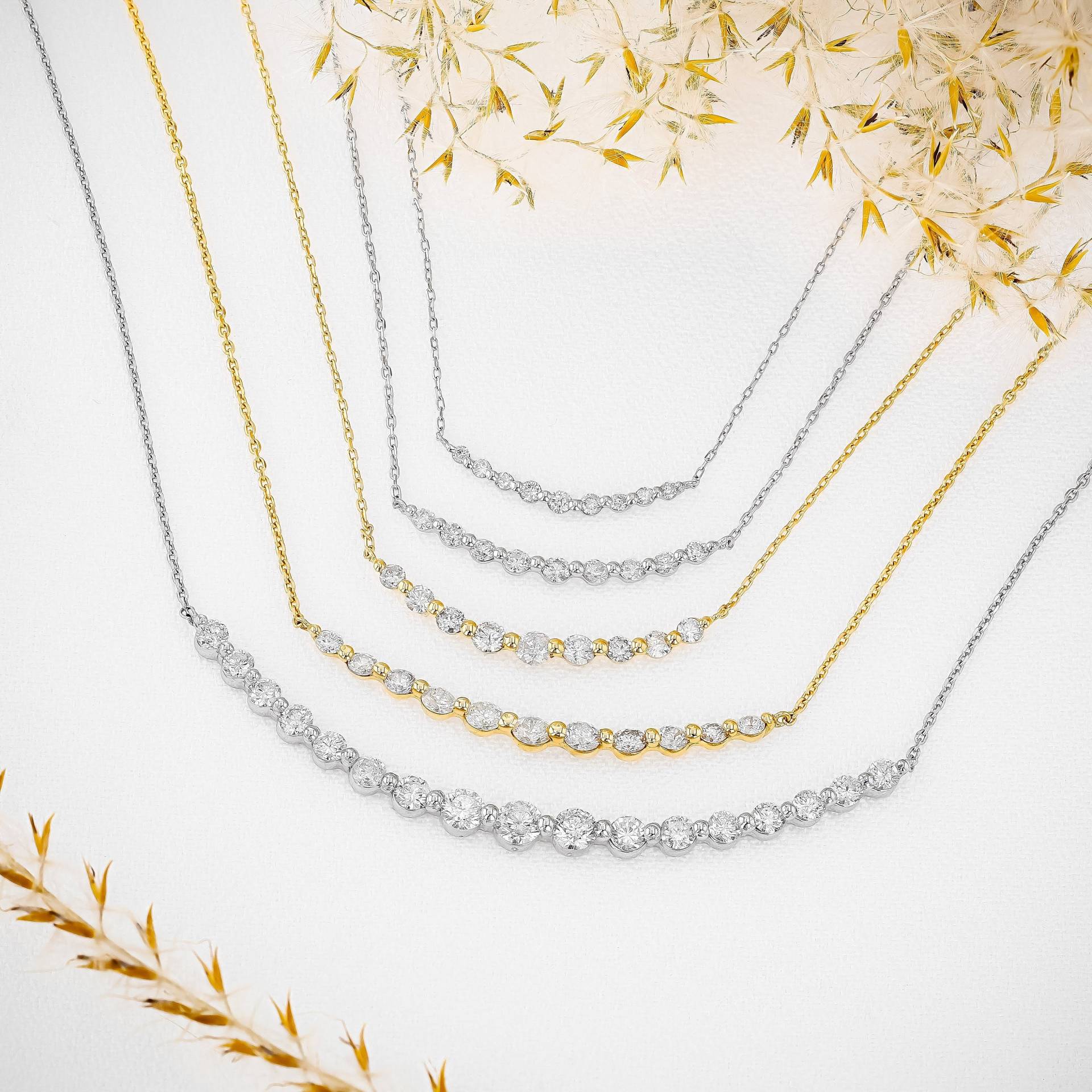 18K Solid Gold Natural Diamond Abgestufte Runde Curve Bar Halskette Mit Verstellbarer Kette 18K Solid Gold Natural Diamond Abgestufte Runde Curve Bar Halskette Mit Verstellbarer Kette von SocialValue
