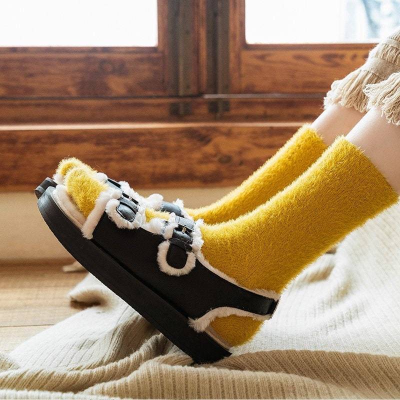 Polly Fuzzy Crew Sock | Gelb Haus Socken von SockSeason