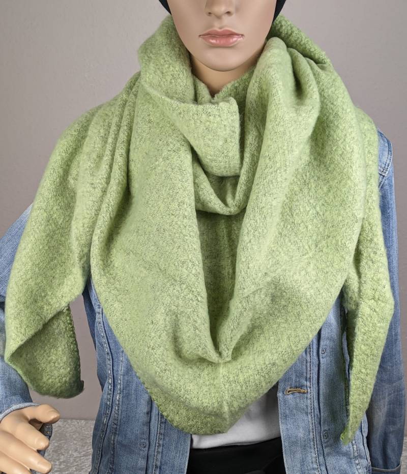 Flausch Damen Xl Dreieckstuch-Limettengrün-Flausch Tuch-Wolle-Viskose-Warmer Winterschal-Kuschel Schal-Webschal-Geschenk Für Sie Weihnachten von SockeSchalMuetze