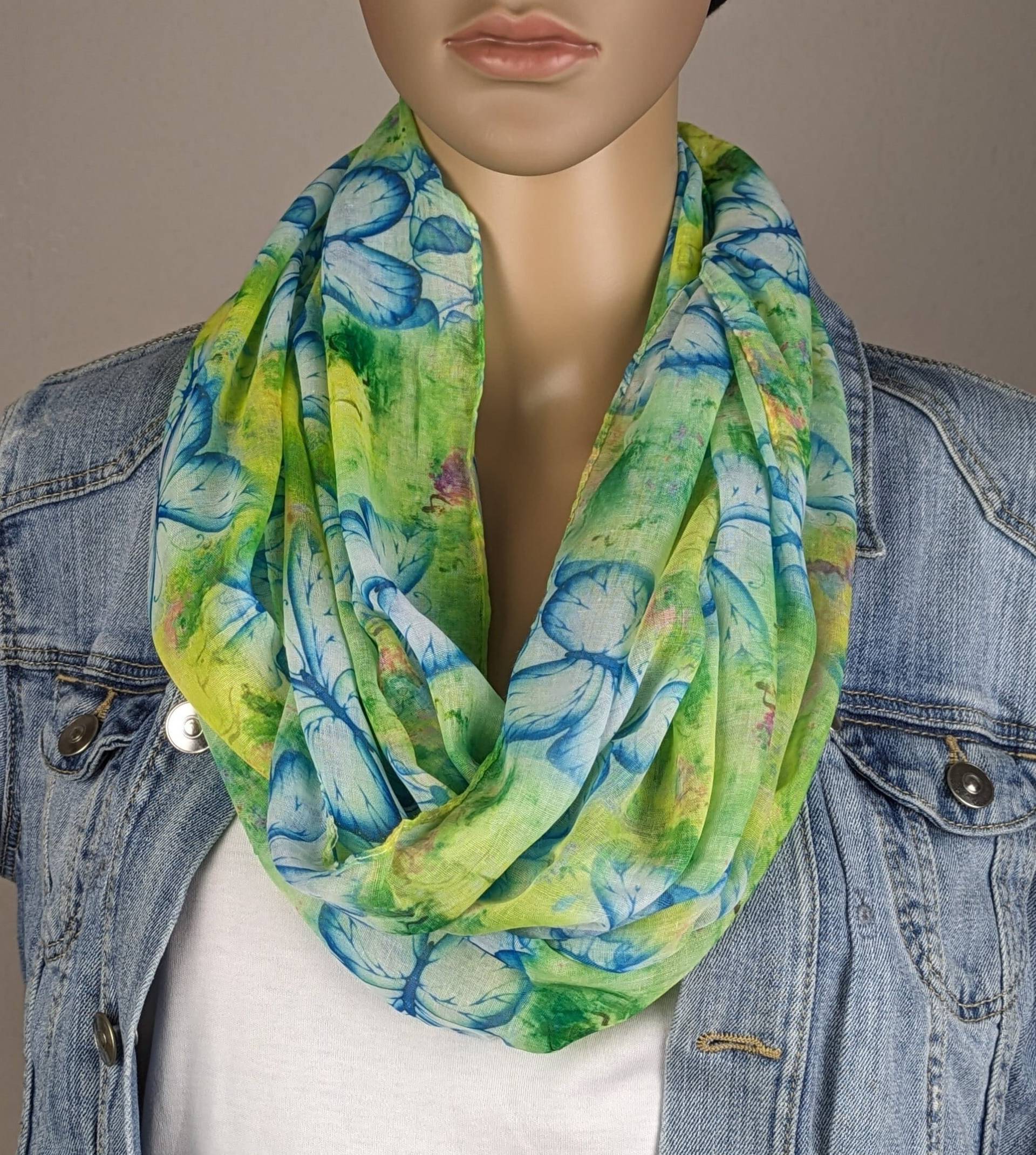 Loopschal Damen Schmetterlinge-Viskose Seide-Schlauchschal-Rundschal-Leicht Und Luftig-Frühlingsschal-Geschenk Für Sie-Geburtstag-Muttertag von SockeSchalMuetze