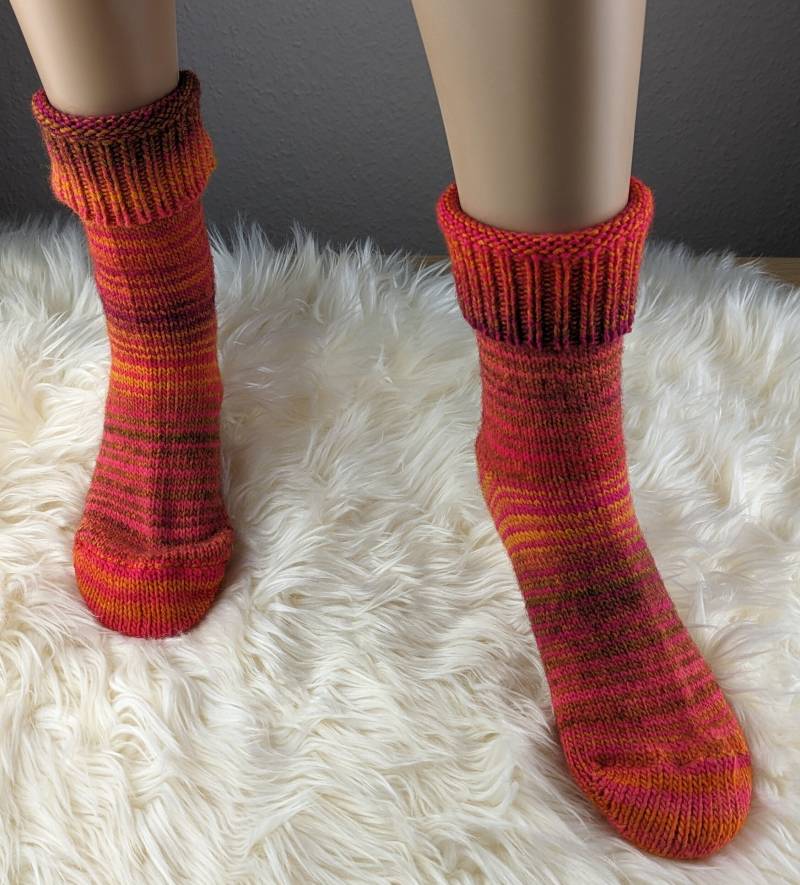 stricksocken Bunt Farbwechsel Wie Selbstgestrickt Größe 35-38 39-42 Geschenk Wärmende Socken von SockeSchalMuetze