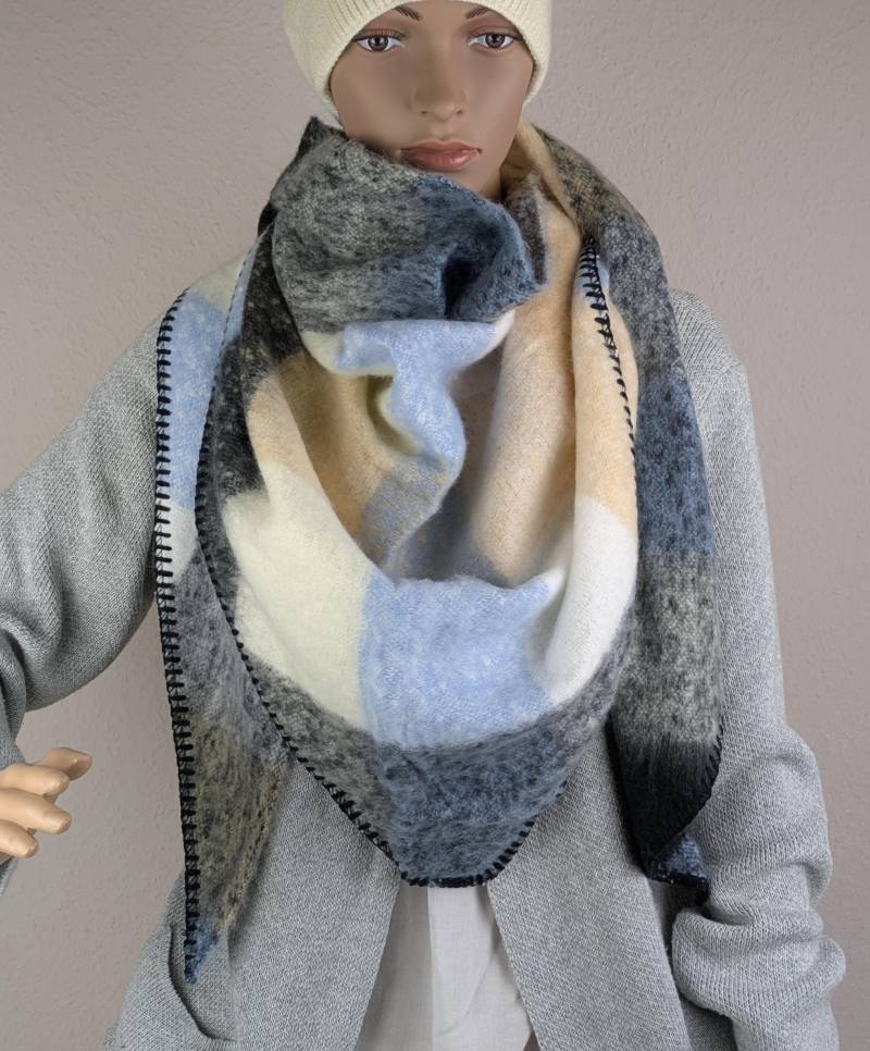 xl Dreieckstuch Kariert Blau-Beige-Taupe Kuschelig Wolle-Viskose>Flauschschal Karo>Winterschal Kuschelschal Webschal>Geschenk Für Sie von SockeSchalMuetze