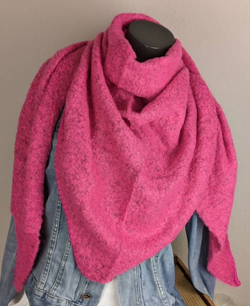 xl Flauschiges Dreieckstuch Magenta Pink-Damen Flausch Tuch- Wolle-Viskose - Warmer Winterschal- Kuschel Schal- Geschenk Für Sie Weihnachten von SockeSchalMuetze