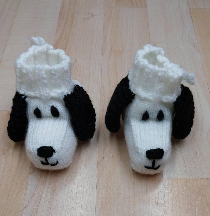 Weiche Handgestrickte Babyschuhe - Mit Schnürchen Zum Binden Für Kleine Hunde-Fans Weiche Handgestrickte Babyschuhe - Mit Schnürchen Zum Binden Für Kleine Hunde-Fans von SockenVonOma