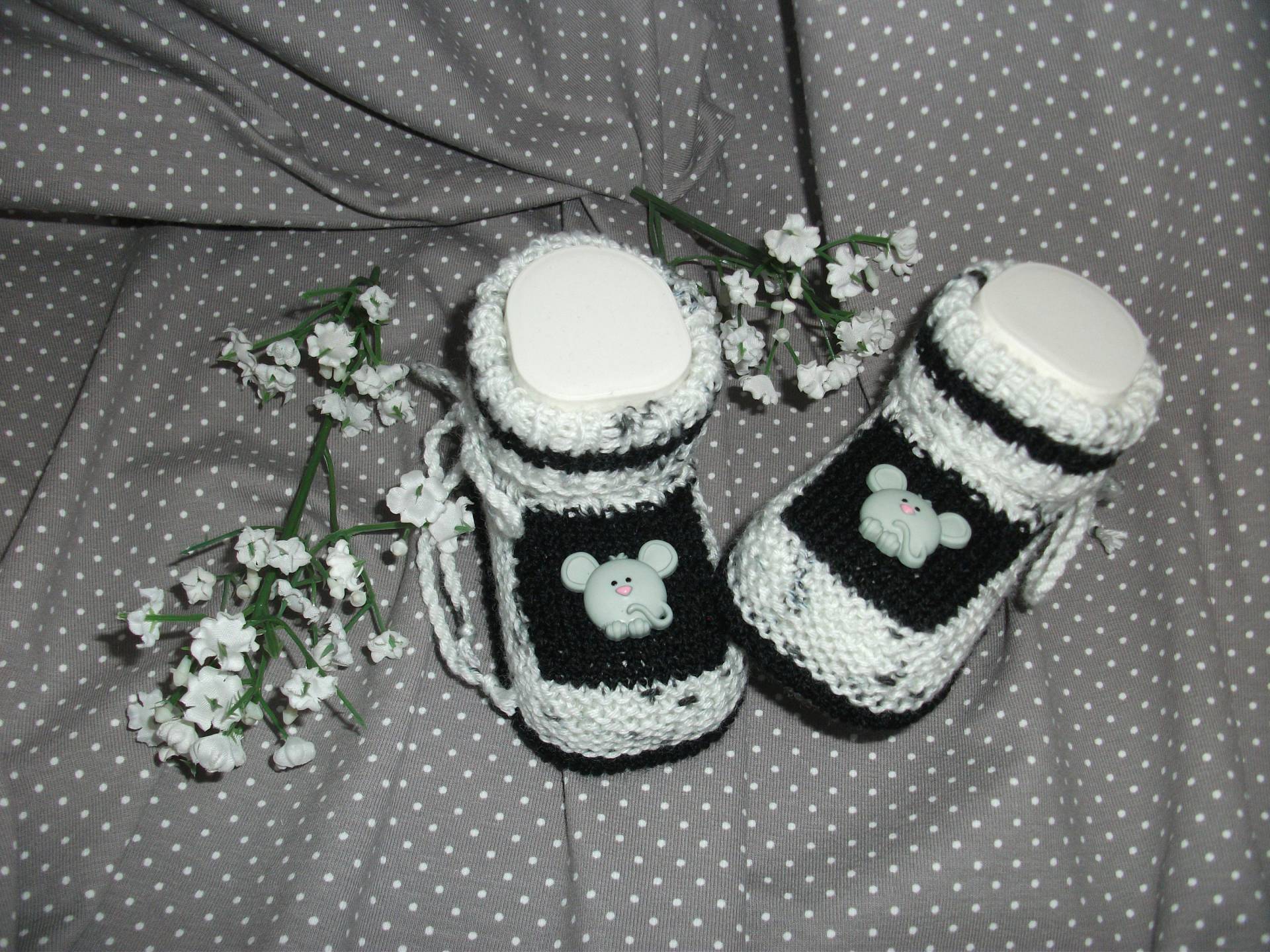 Gestrickte Babyschühchen Maus Anton von Sockenreich