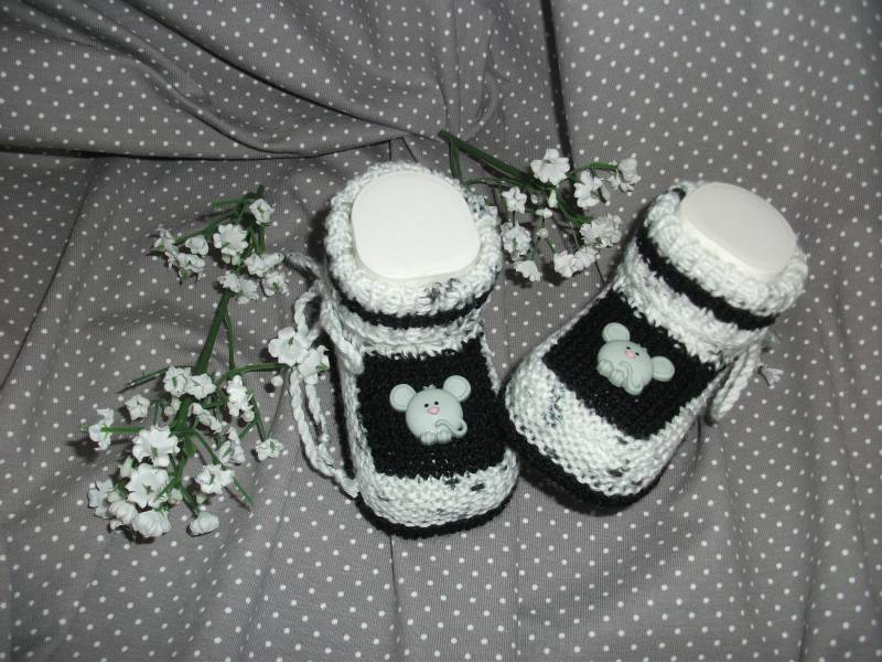 Gestrickte Babyschühchen Maus Anton von Sockenreich