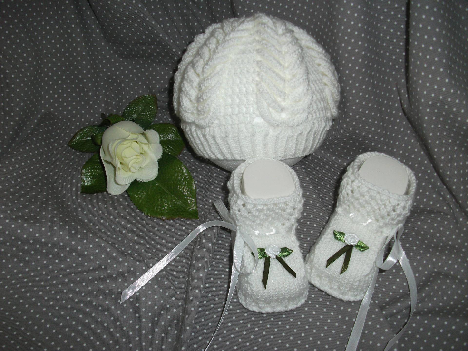 Taufsetset Weiße Rose Mütze Ku 38-40cm Und Schühchen von Sockenreich