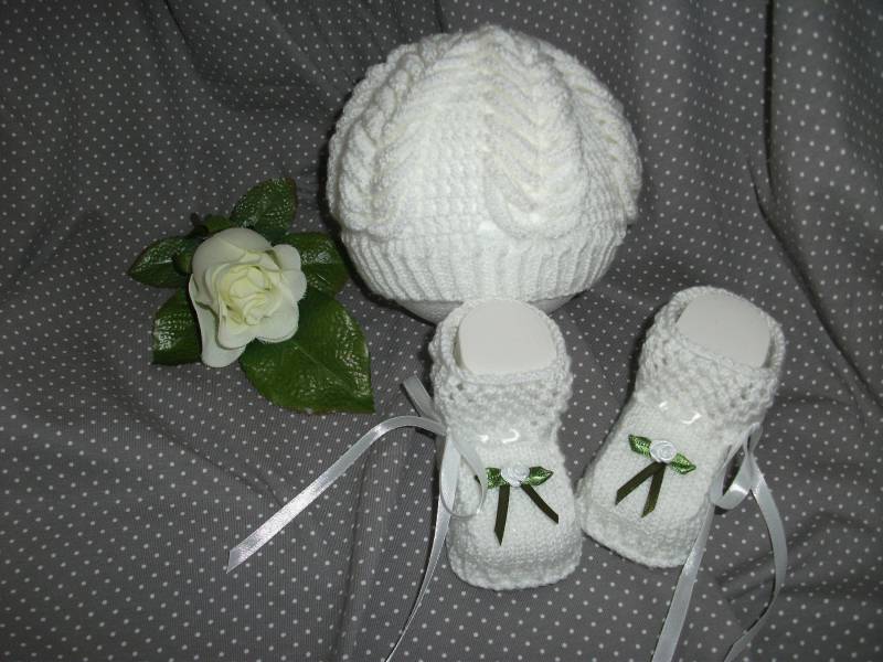 Taufsetset Weiße Rose Mütze Ku 38-40cm Und Schühchen von Sockenreich