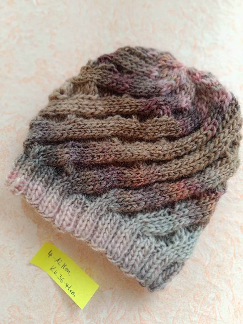Handgestricktes Babymützchen, Ku 36 - 42 cm, Babymütze , Gr.74/80, in Grau-Braun-Rosa Tönen Im Swirlmuster von Sockenstricksucht1