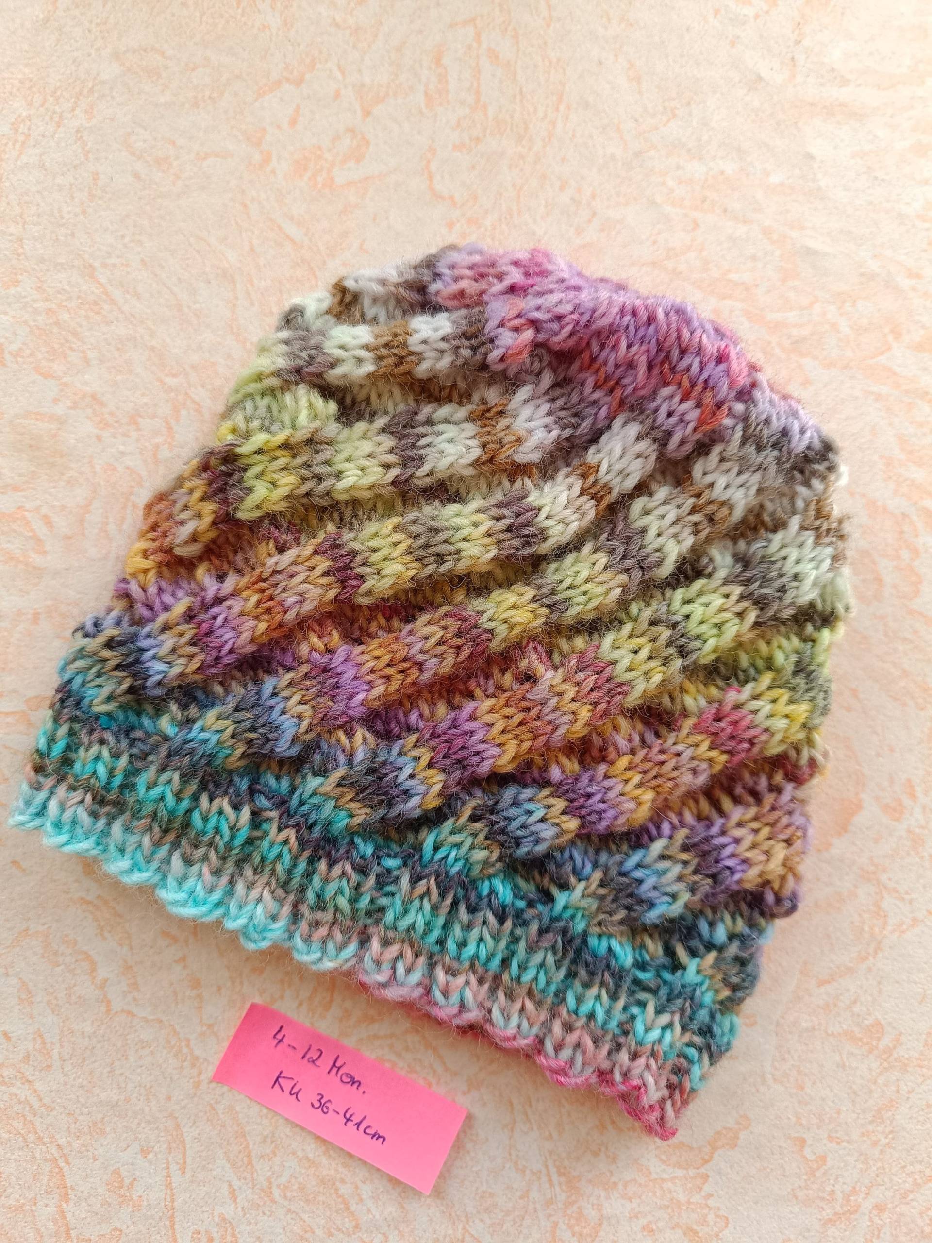 Handgestricktes Babymützchen, Ku 36 - 42 cm, Babymütze , Gr.74/80, in Lila-Braun-Rosa Tönen Im Swirlmuster von Sockenstricksucht1