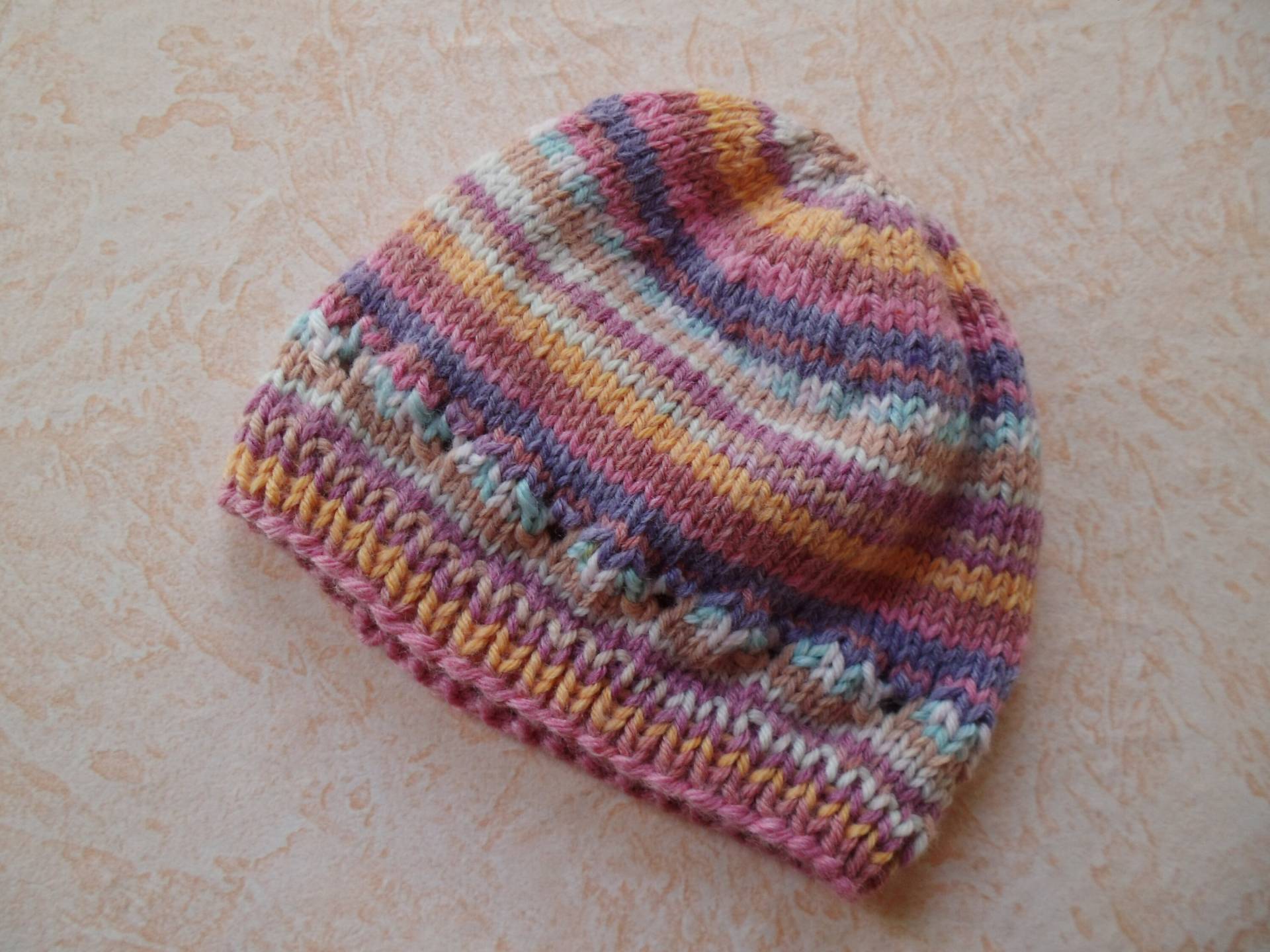 Letztes Exemplar, Handgestricktes Baymützchen, Ku 37-39cm, Babymütze Gr.62 in Rosa-Lila Und Terracotta Tönen Mit Zartem Lochmuster von Sockenstricksucht1