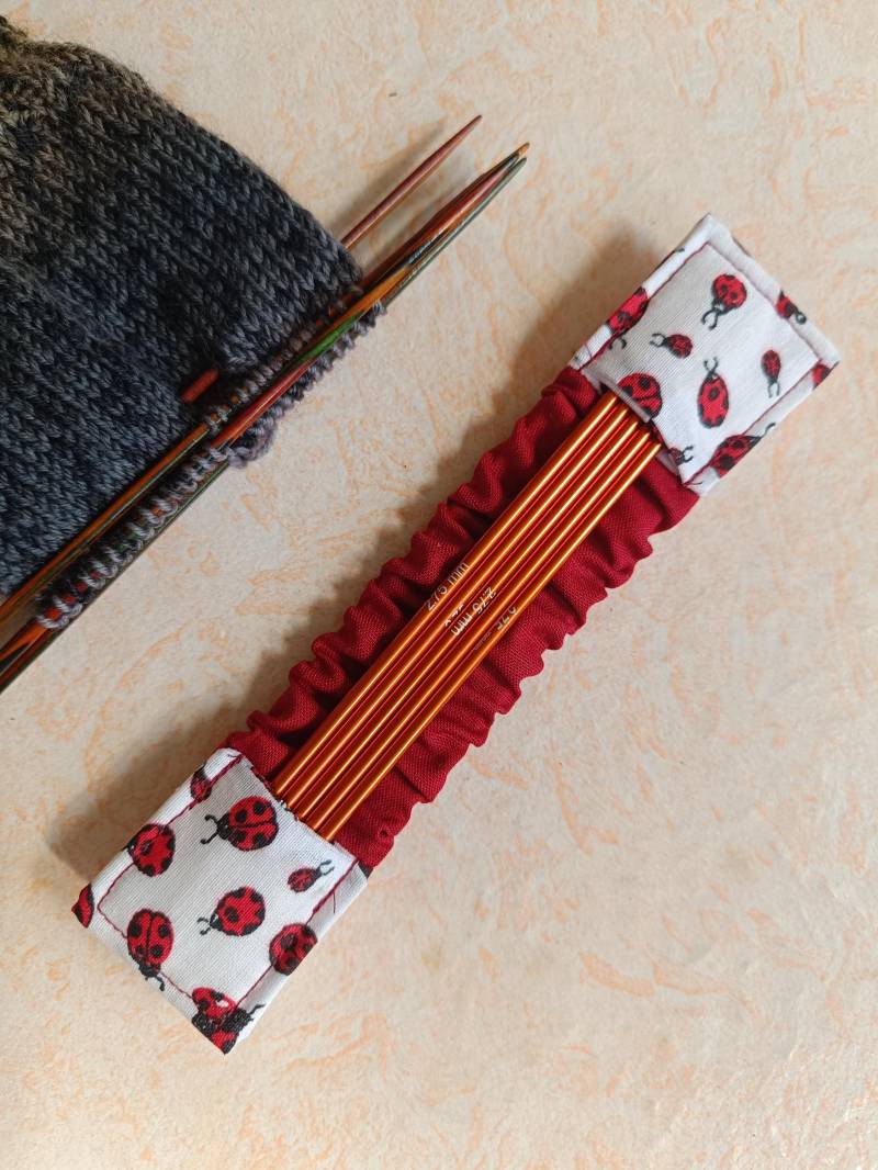 Nadelbett Zum Einführungspreis, Nadelsafe, Nadelspiel Garage, Safe, Nadeltasche Für 15cm Lange Nadeln, Maschenretter von Sockenstricksucht1