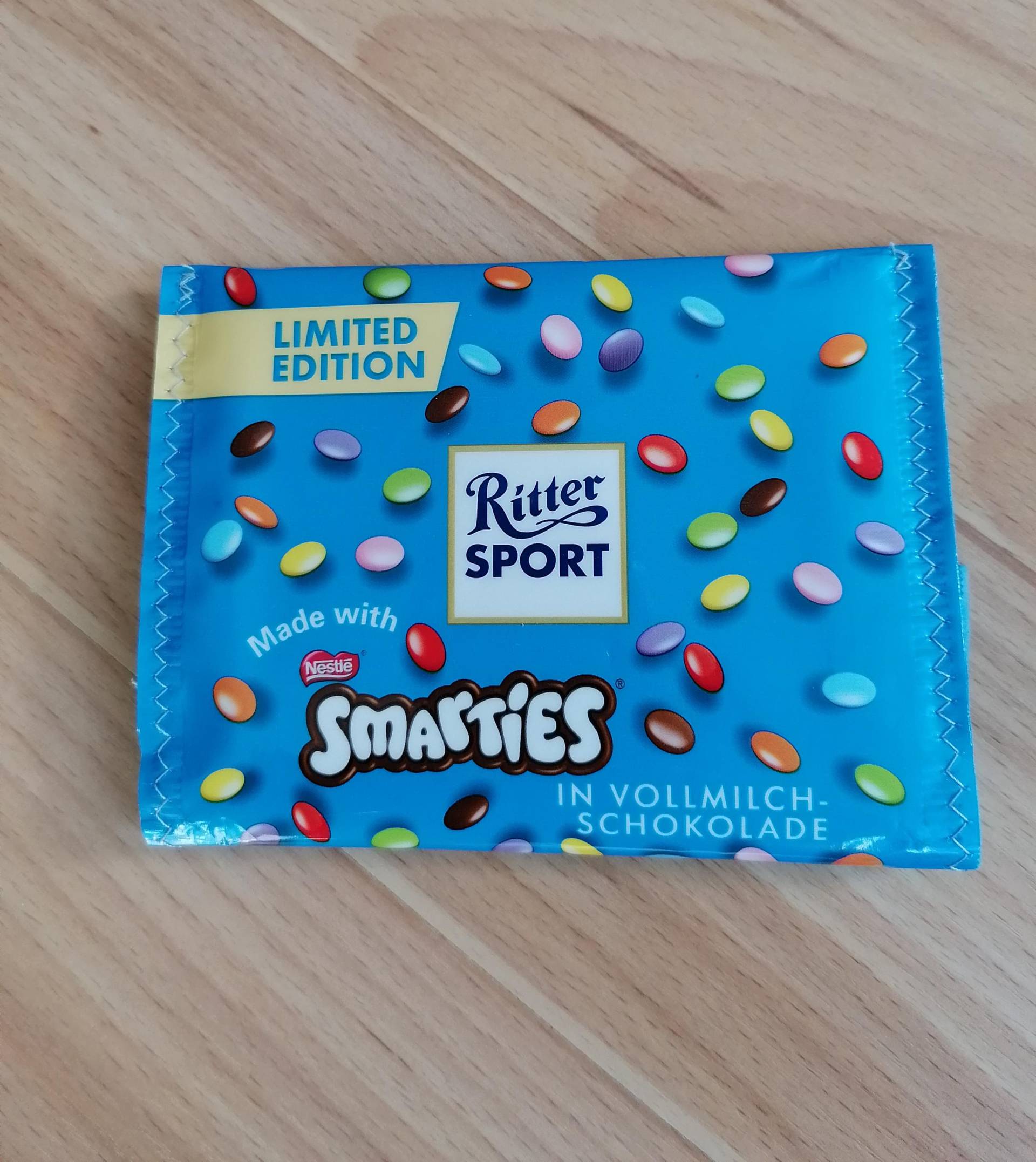 Schokopapier Börse, Minibörse, Smarties, Upcycling, Kartenetui, Geldbeutel von Sockenundmehr