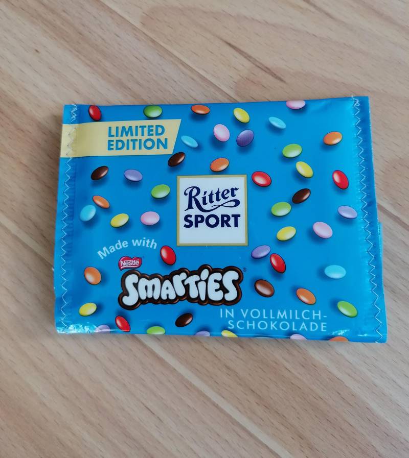 Schokopapier Börse, Minibörse, Smarties, Upcycling, Kartenetui, Geldbeutel von Sockenundmehr