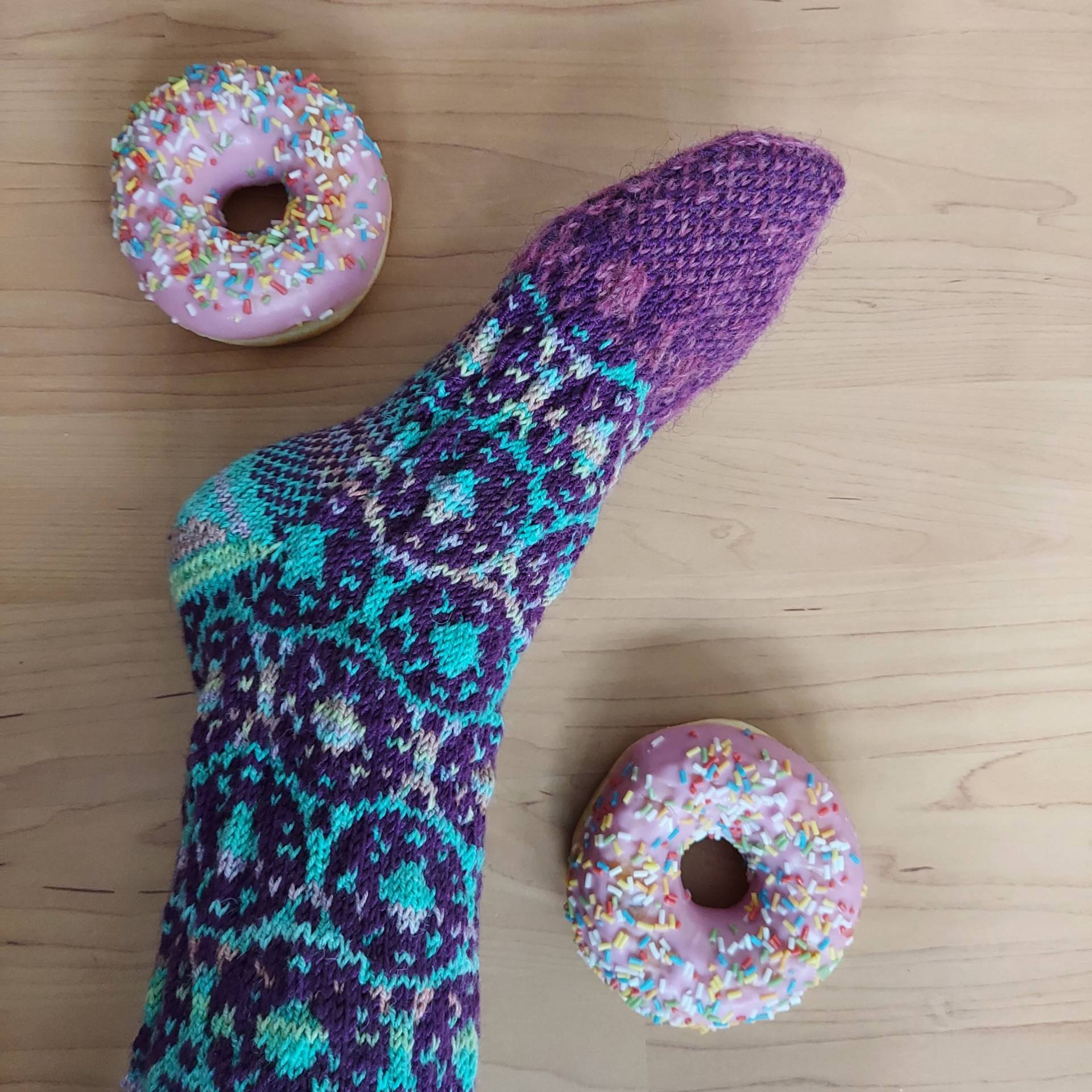 Handgestrickte Socken Aus Upcycling-Garn, Größe 38-39 Handgestrickte Socken Aus Upcycling-Garn, Größe 38-39 von Sockstobyou