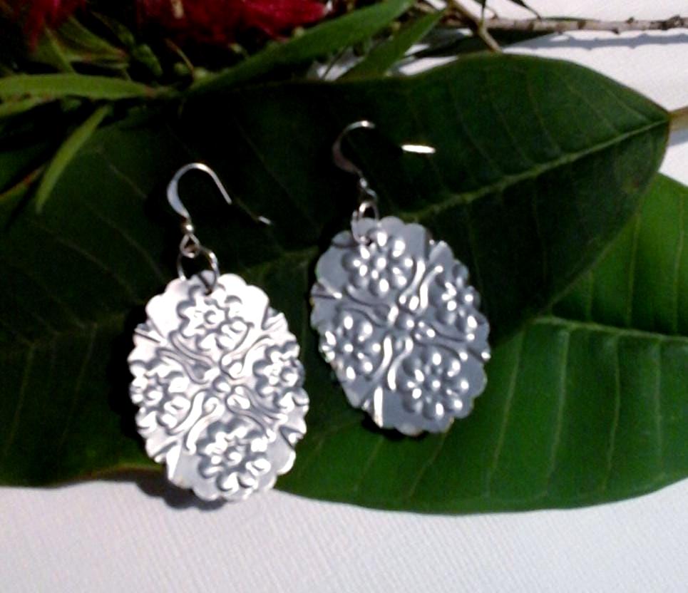 Recycled Soda Can Ohrringe Geprägtes Aluminium, Handgemacht in Hawaii von Soda2Art