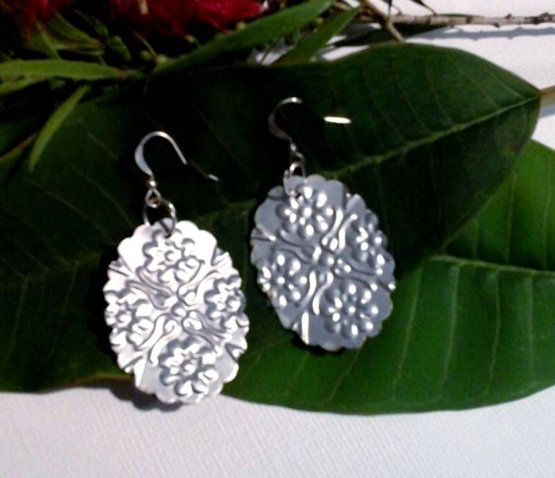 Recycled Soda Can Ohrringe Geprägtes Aluminium, Handgemacht in Hawaii von Soda2Art