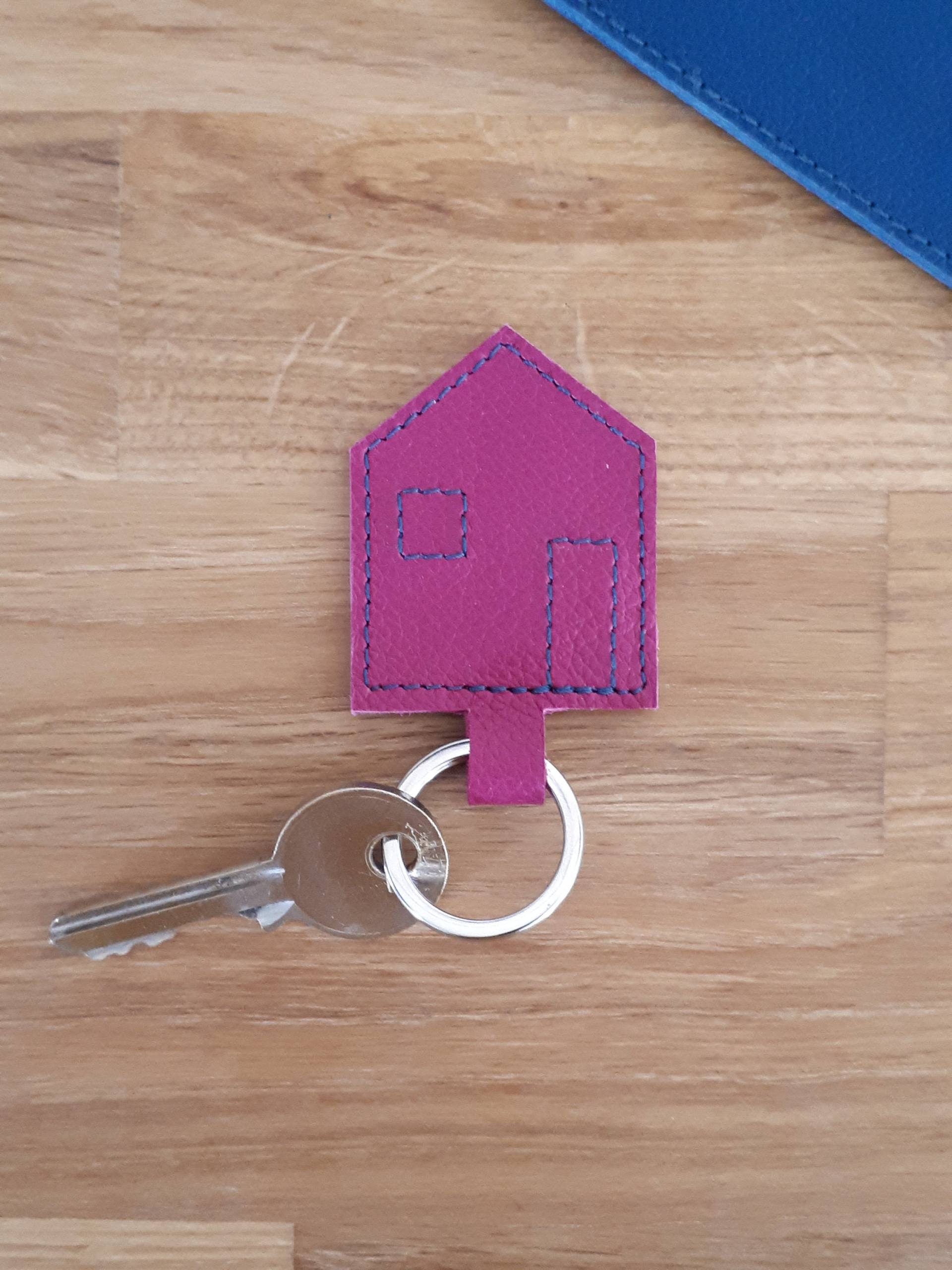 Fuchsiafarbener Schlüsselanhänger Aus Leder Fuchsiafarbener Schlüsselanhänger Aus Leder von SoelleMaroquinerie