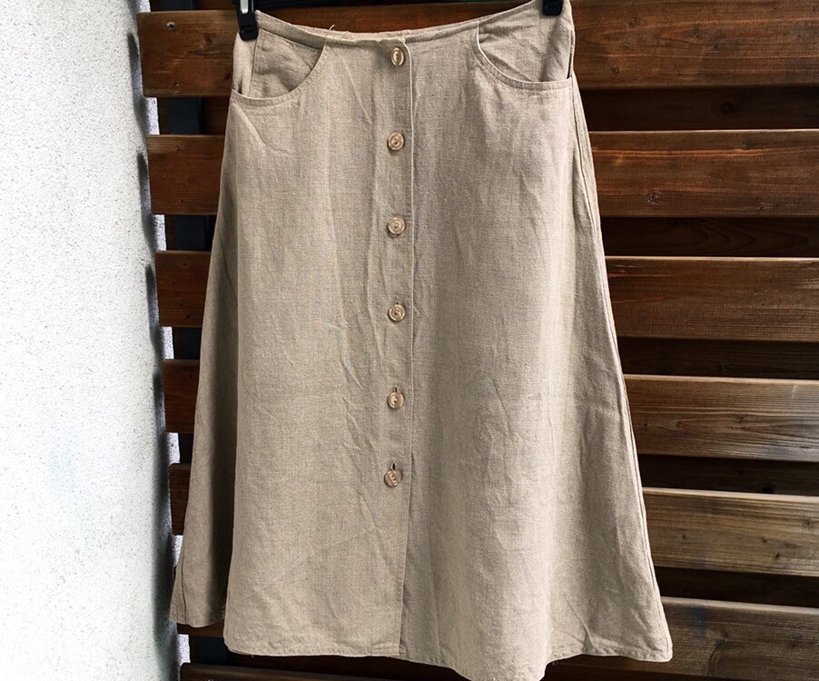 Vintage Laura Ashley Leinenrock Durchgeknöpft Mit Taschen Vintage Laura Ashley Leinenrock Durchgeknöpft Mit Taschen von Sofaundermapletree