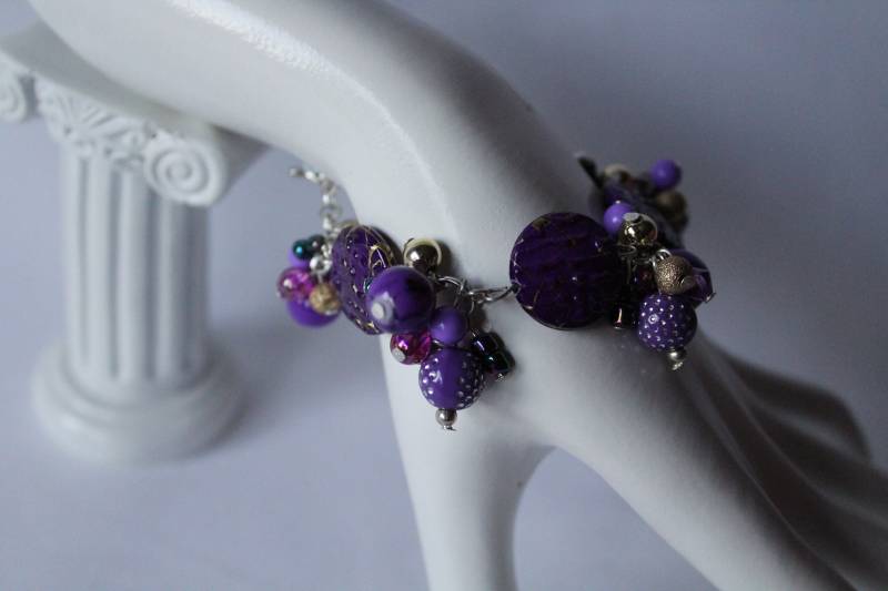 Lila Silberfarbenes Cluster Perlenarmband Lila Silberfarbenes Cluster Perlenarmband von SofiaFerreiraDesigns