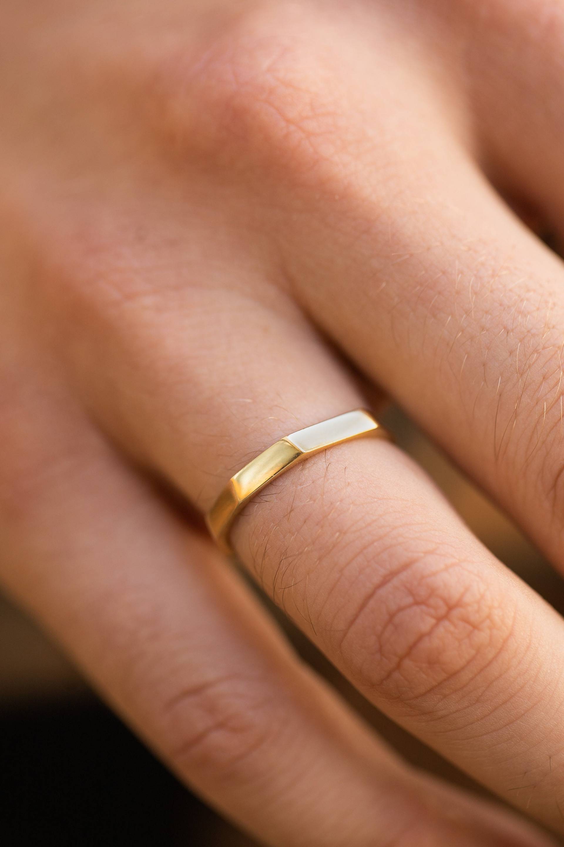 14K Solid Gold Herrenring, Glänzender Ehering, 585 Band, Facettierter Gehämmerter Ring Herren, Einfacher Einzigartiger Bräutigam von SofiaKovJewelry