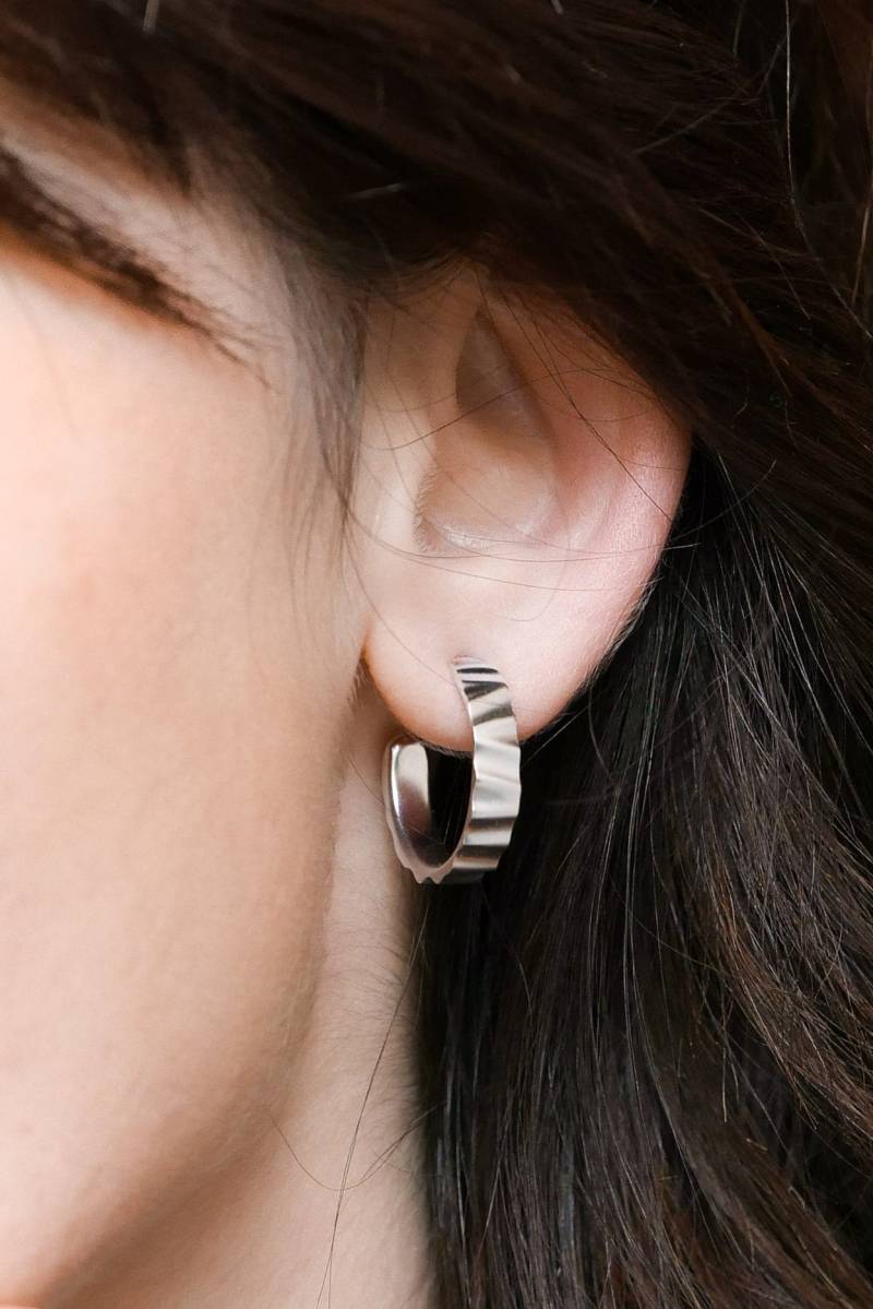 Einzigartige Silber Creolen, Gehämmerte Hoop Ohrringe, Breite Creolen Statement Chunky Sterling Einzigartige Silber Creolen, Gehämmerte Hoop Ohrringe, Breite Creolen Statement Chunky Sterling von SofiaKovJewelry