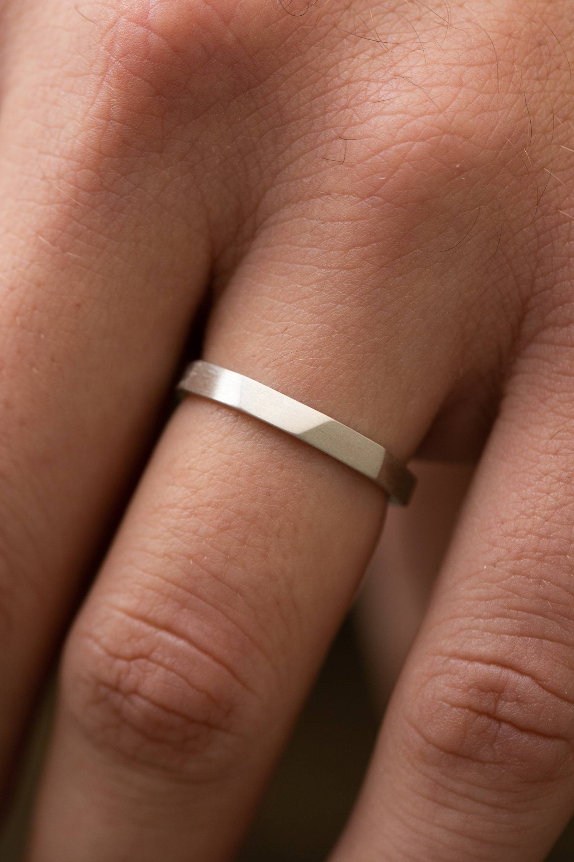 Facettierter Herrenring, Sterling Silber Ring Matt, Gehämmerter Männer, Unisex Ehering, Schlichter Einzigartige Bräutigam, Rustikale Strukturiert von SofiaKovJewelry