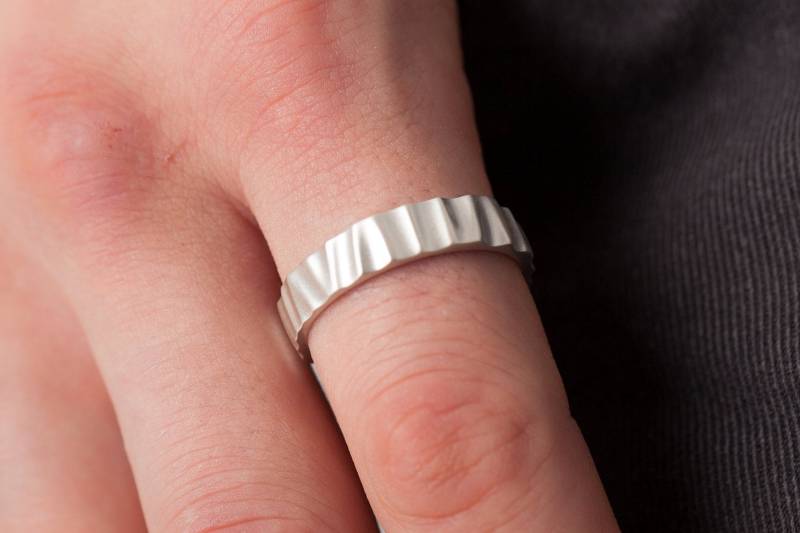 Matter Herrenring Sterling Silber, Texturiert, Ehering Silberring 6 Mm, Gebürstet von SofiaKovJewelry