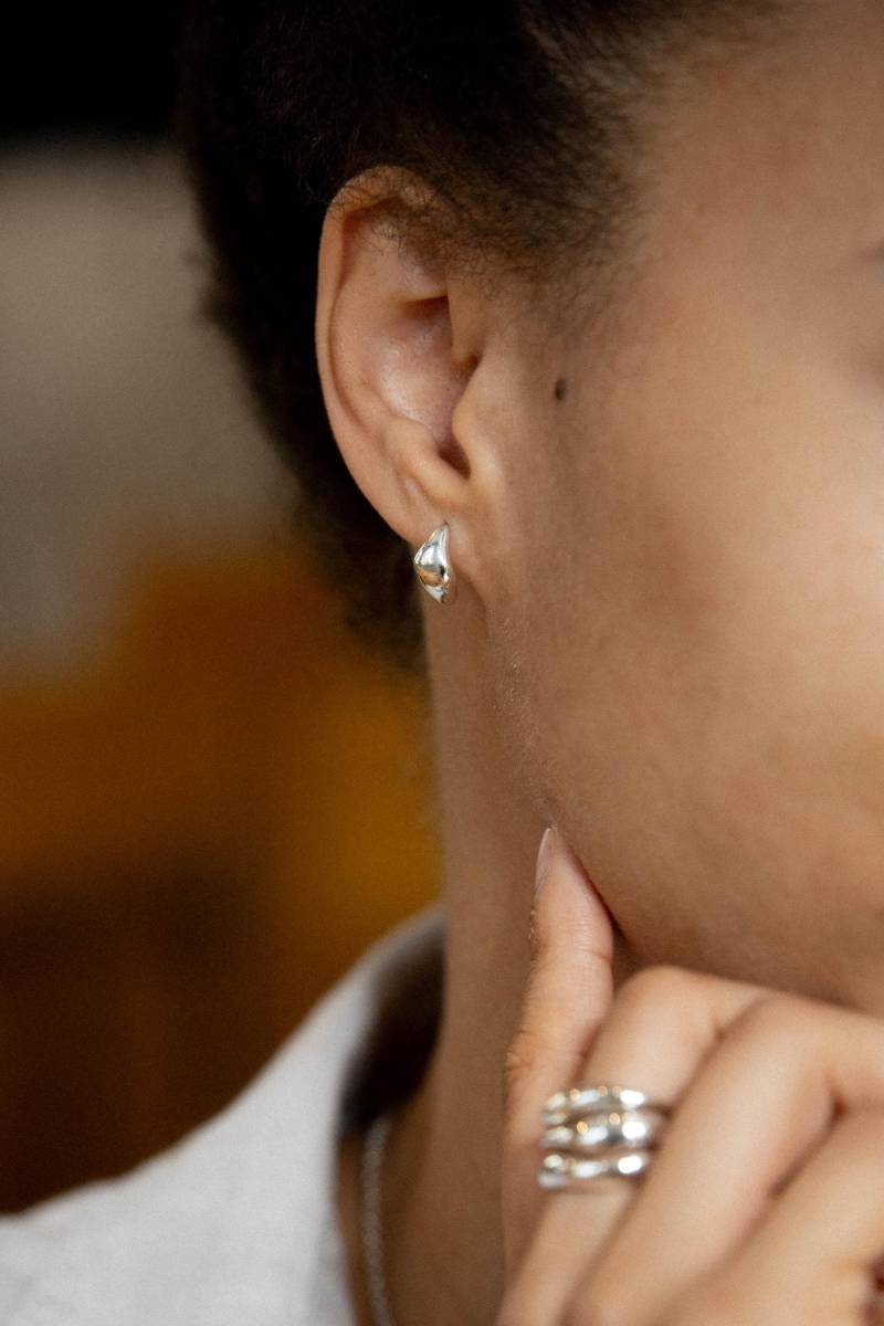 Thea Ohrringe, Kleine Silberohrringe, Tropfen Ohrringe Silber, Ohrstecker, Ohrstecker Für Frauen, Sterling von SofiaKovJewelry