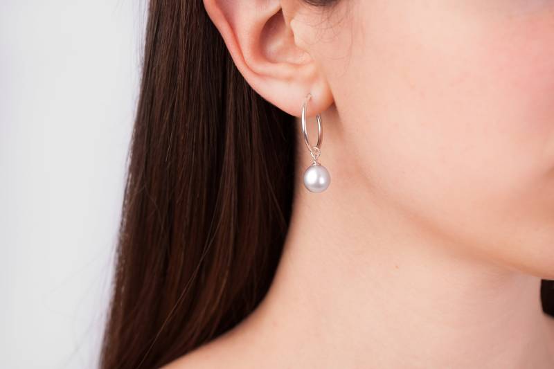 Zierliche Perlen Creolen, Sterling Silber Graue Ohrringe, Tropfen Braut Ohrringe Große Zierliche Perlen Creolen, Sterling Silber Graue Ohrringe, Tropfen Braut Ohrringe Große von SofiaKovJewelry