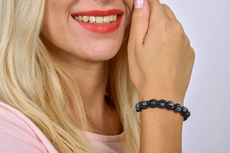 Labradorit Armband Verstellbarer Schwarzer Makramee Edelsteinschmuck von SofiastyleByGeorgi