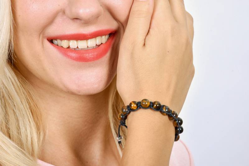 Tigerauge Edelstein Armband Handgemachte Makramee, Verstellbar von SofiastyleByGeorgi